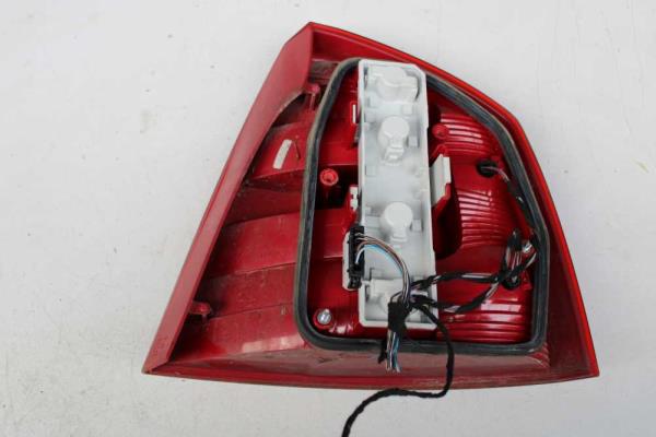 FEU ARRIERE GAUCHE SKODA - Vue 2